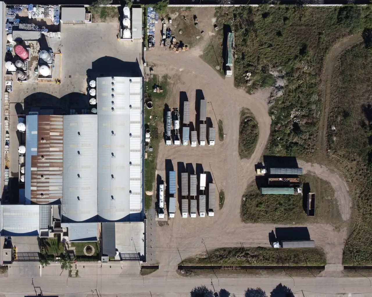 Vista aérea cenital de la planta industrial de Induquimika
